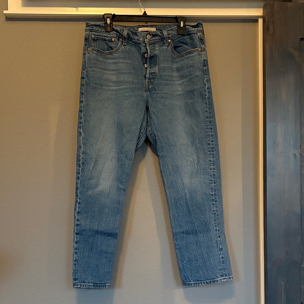 Levi's Women's Light Blue Straight Leg Jeans